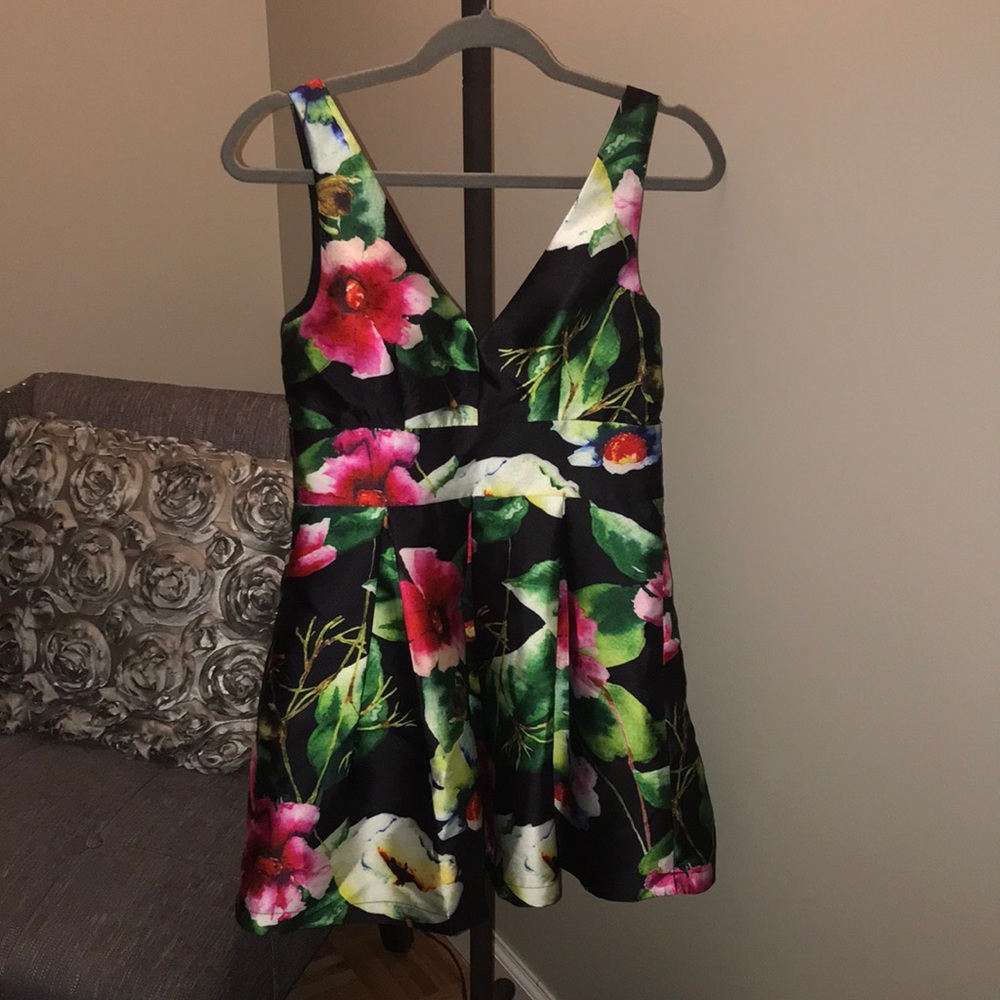 Luxxel floral dress. Size small.